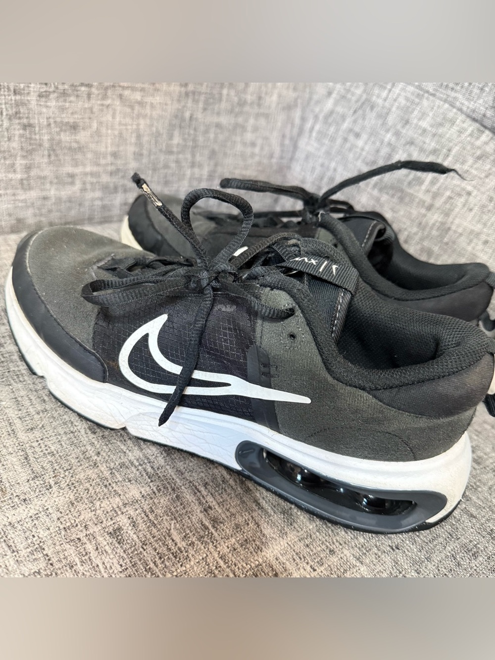 Women’s Size 7 Black and White Nike Airmax Running Shoes